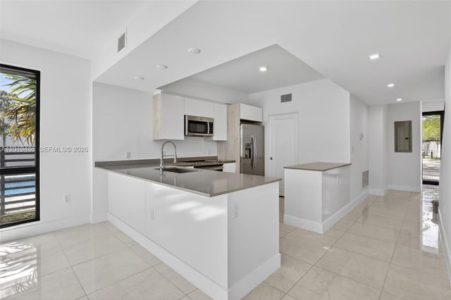 4101 N Oak Pl, Dania Beach, FL 33314