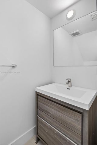 4101 N Oak Pl, Dania Beach, FL 33314