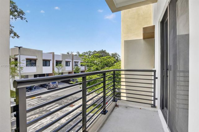 4101 N Oak Pl, Dania Beach, FL 33314