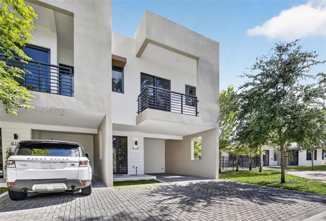 4101 N Oak Pl, Dania Beach, FL 33314