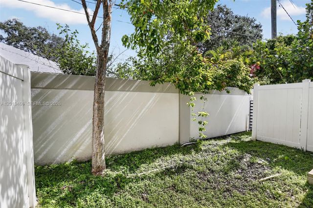 4101 N Oak Pl, Dania Beach, FL 33314