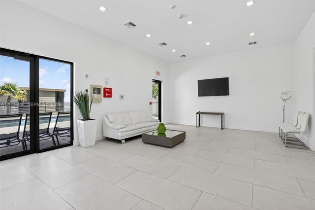 4101 N Oak Pl, Dania Beach, FL 33314