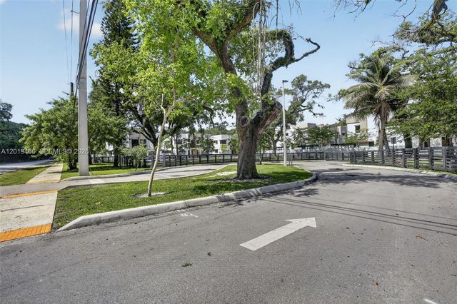 4101 N Oak Pl, Dania Beach, FL 33314