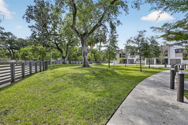 4101 N Oak Pl, Dania Beach, FL 33314