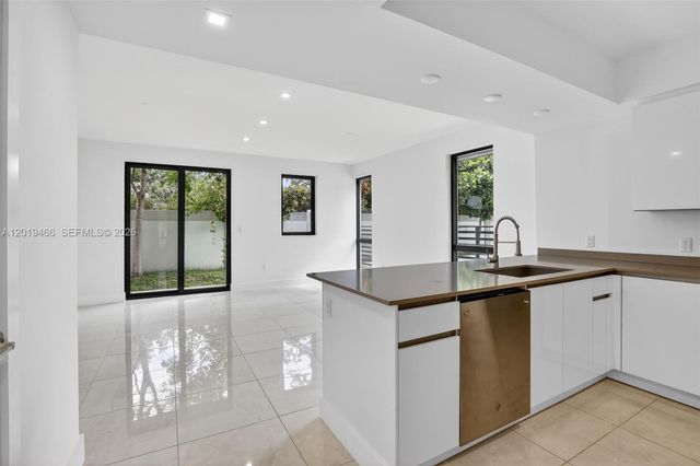 4101 N Oak Pl, Dania Beach, FL 33314