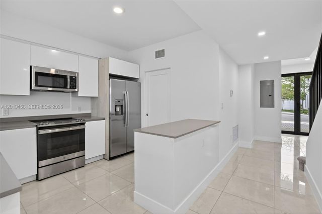 4101 N Oak Pl, Dania Beach, FL 33314