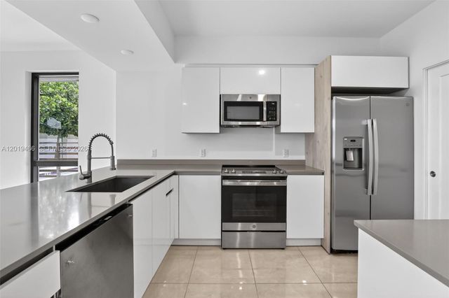 4101 N Oak Pl, Dania Beach, FL 33314