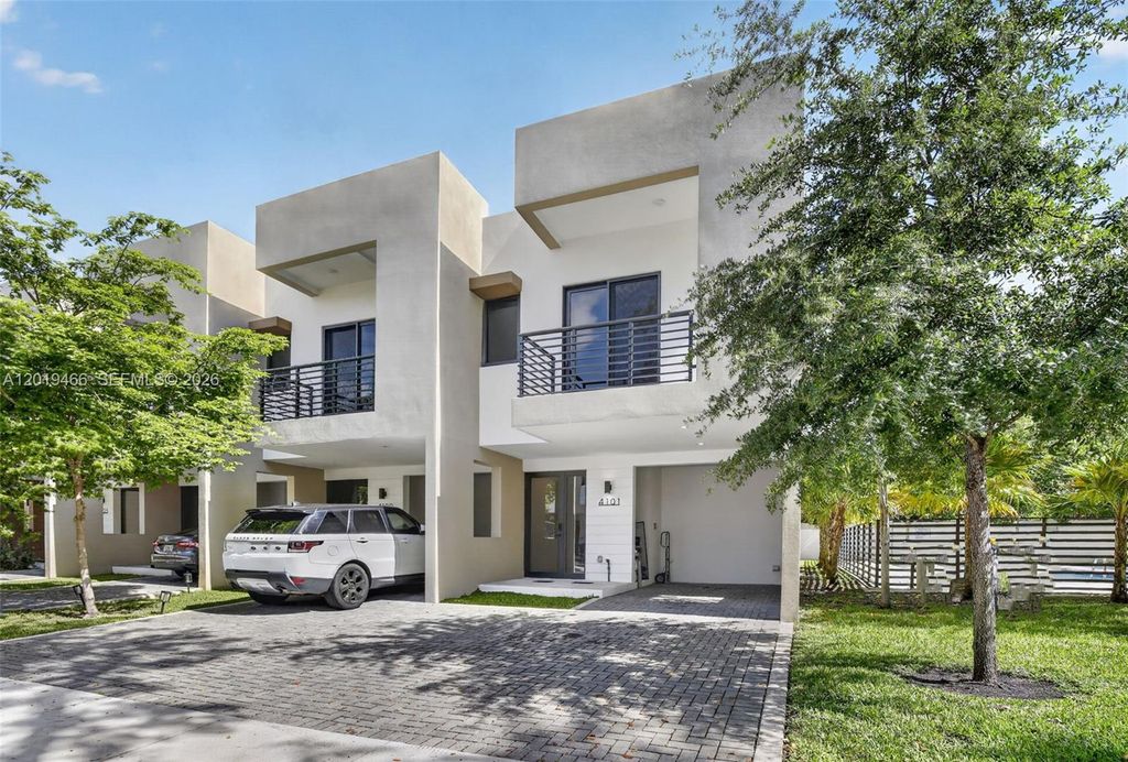 4101 N Oak Pl, Dania Beach, FL 33314