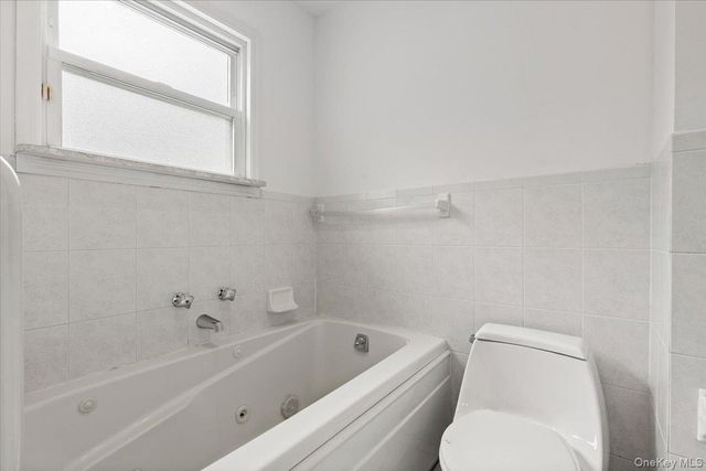23 Lakeview Road, New Rochelle, NY 10804