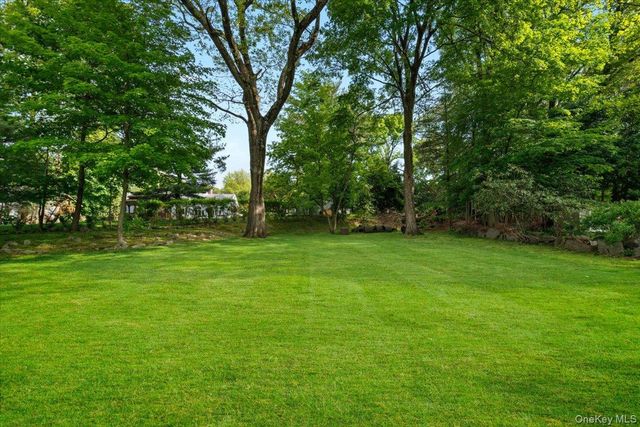 23 Lakeview Road, New Rochelle, NY 10804