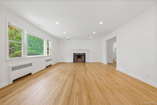 23 Lakeview Road, New Rochelle, NY 10804