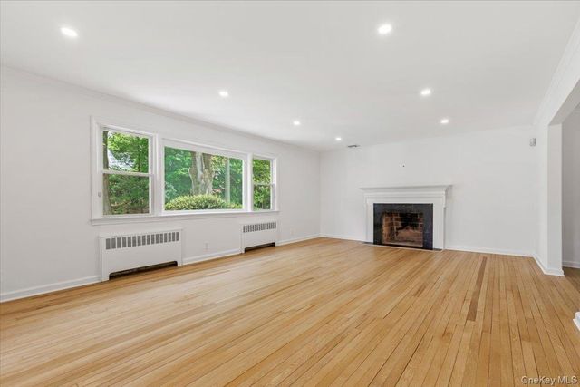 23 Lakeview Road, New Rochelle, NY 10804
