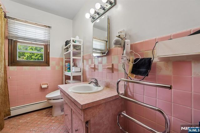355 Chestnut Avenue, South Hackensack, NJ 07606
