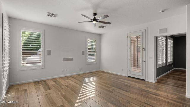 1831 E VALENCIA Drive, Phoenix, AZ 85042