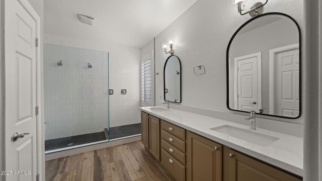 1831 E VALENCIA Drive, Phoenix, AZ 85042