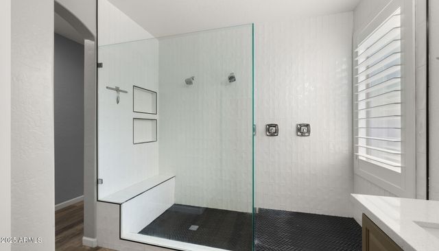 1831 E VALENCIA Drive, Phoenix, AZ 85042