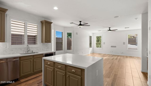 1831 E VALENCIA Drive, Phoenix, AZ 85042