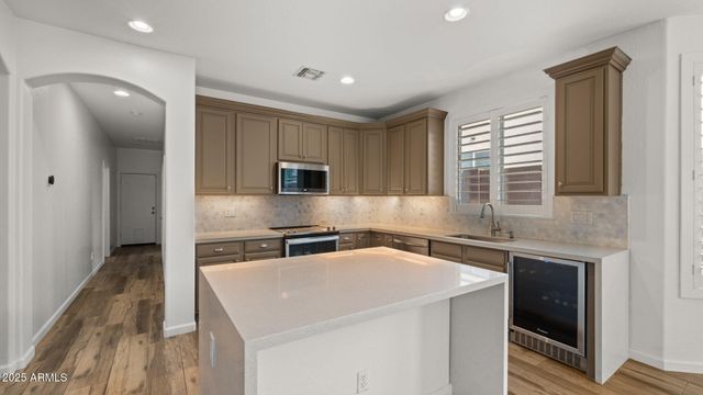 1831 E VALENCIA Drive, Phoenix, AZ 85042