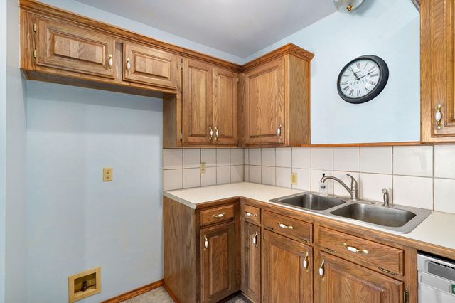 1978 W Williamsburg Street, Springfield, MO 65810