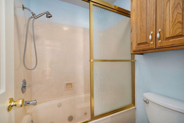 1978 W Williamsburg Street, Springfield, MO 65810