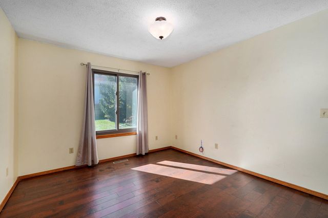 1978 W Williamsburg Street, Springfield, MO 65810