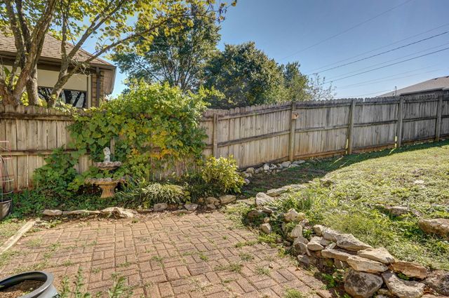 1978 W Williamsburg Street, Springfield, MO 65810