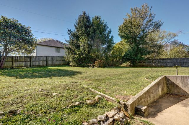 1978 W Williamsburg Street, Springfield, MO 65810