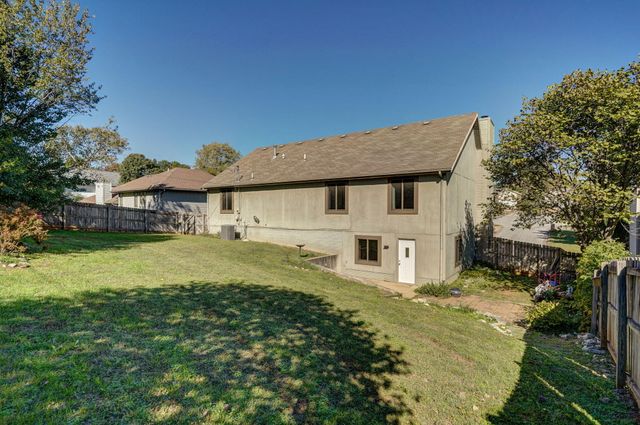 1978 W Williamsburg Street, Springfield, MO 65810