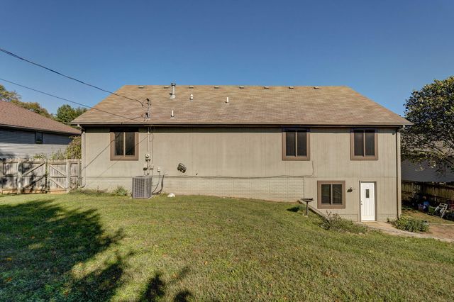 1978 W Williamsburg Street, Springfield, MO 65810