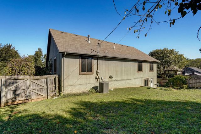 1978 W Williamsburg Street, Springfield, MO 65810