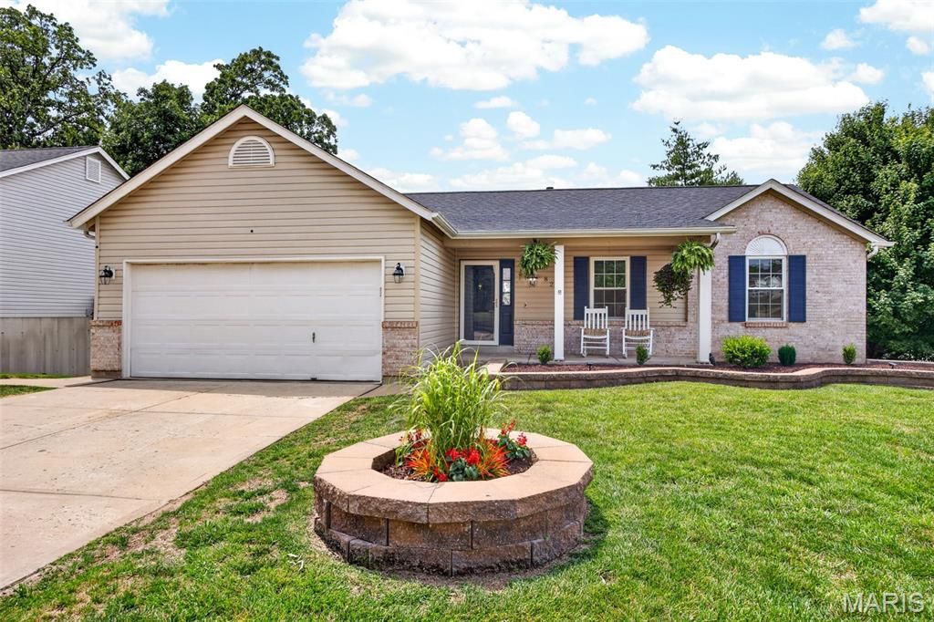 828 Sherwood Forest Court, O'fallon, MO 63366
