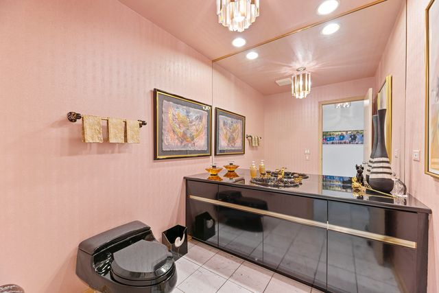 2372 Tennyson Lane, Highland Park, IL 60035