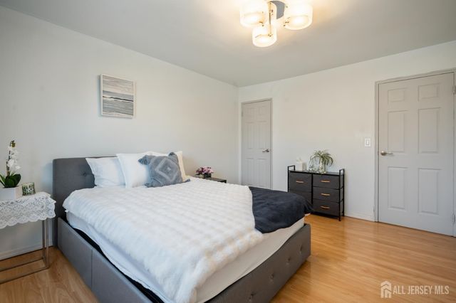 5 York Drive 5B, Edison, NJ 08817