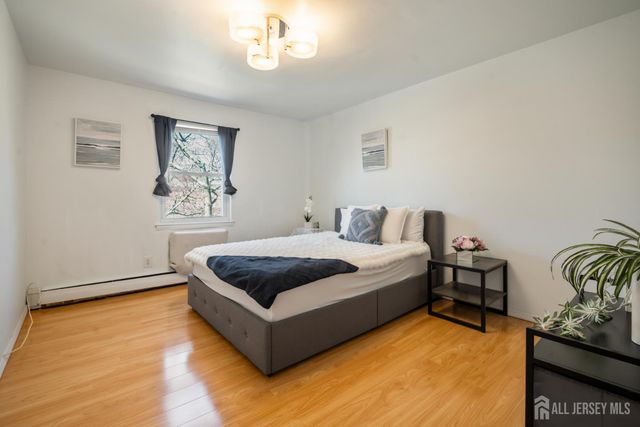 5 York Drive 5B, Edison, NJ 08817