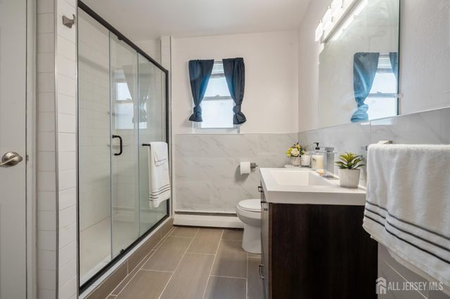 5 York Drive 5B, Edison, NJ 08817