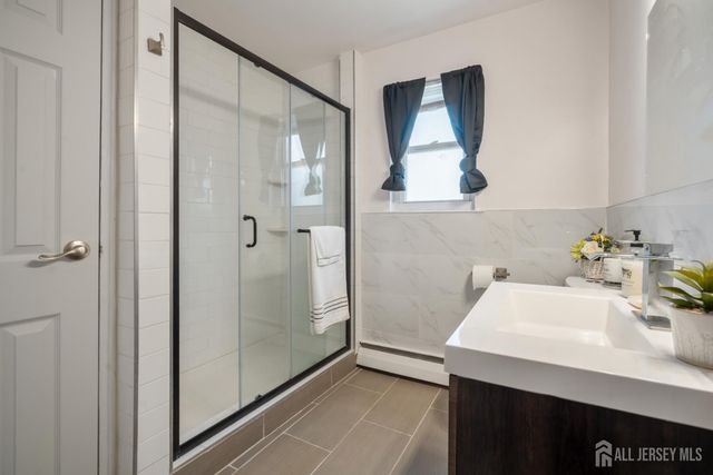 5 York Drive 5B, Edison, NJ 08817