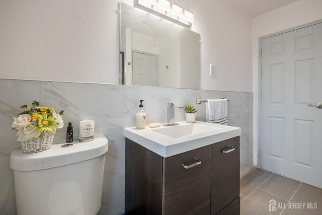 5 York Drive 5B, Edison, NJ 08817