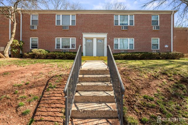 5 York Drive 5B, Edison, NJ 08817