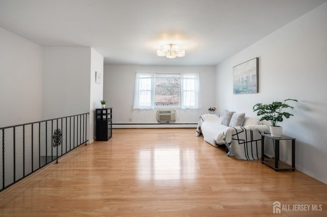 5 York Drive 5B, Edison, NJ 08817