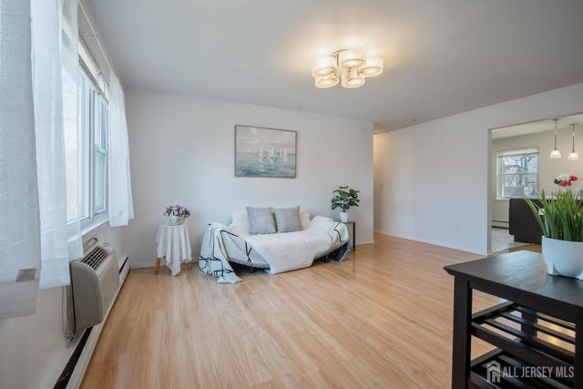 5 York Drive 5B, Edison, NJ 08817