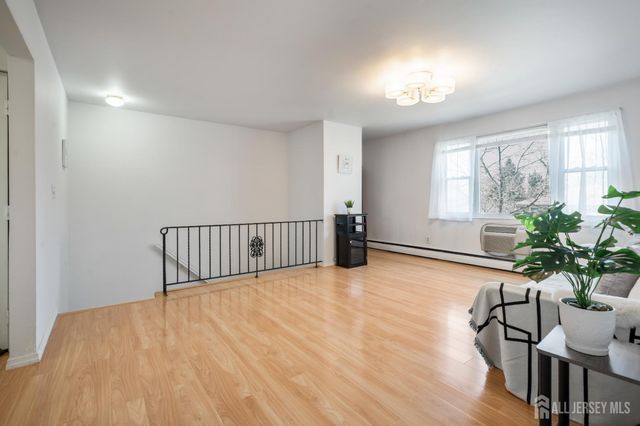 5 York Drive 5B, Edison, NJ 08817