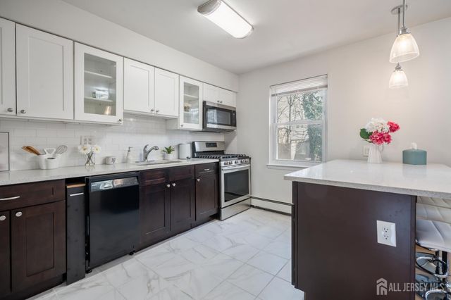 5 York Drive 5B, Edison, NJ 08817