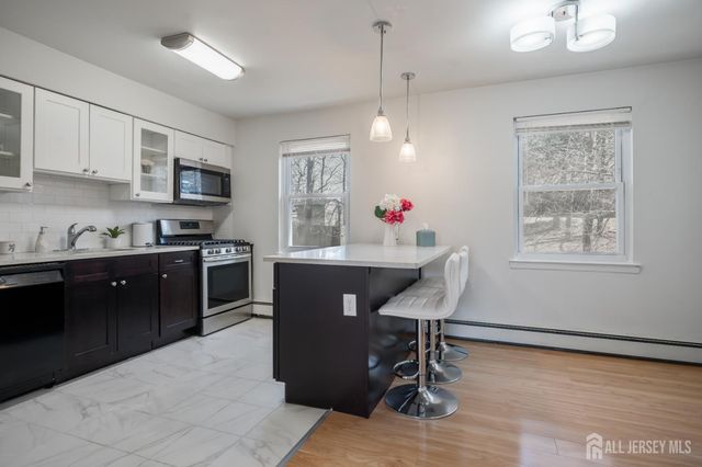 5 York Drive 5B, Edison, NJ 08817