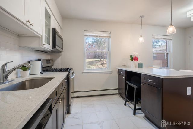 5 York Drive 5B, Edison, NJ 08817