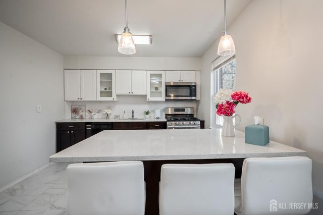 5 York Drive 5B, Edison, NJ 08817