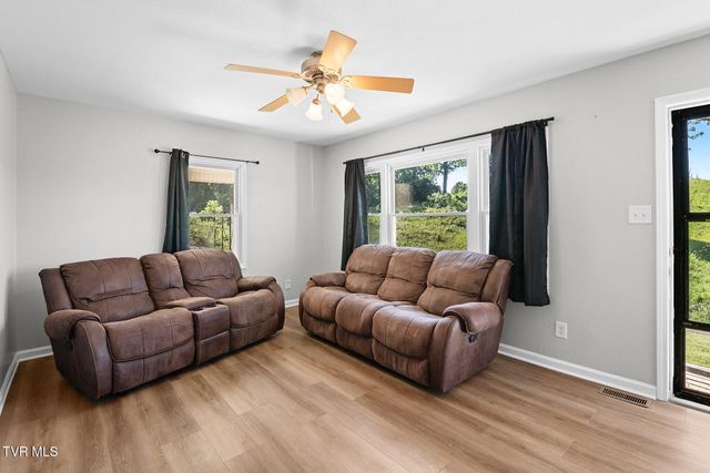 1224 Sulphur Springs Loop, Greeneville, TN 37745