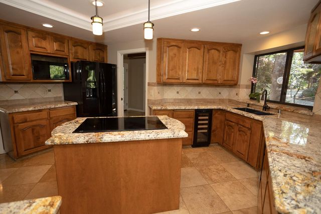 6415 Fairway Ct, Auburn, CA 95602