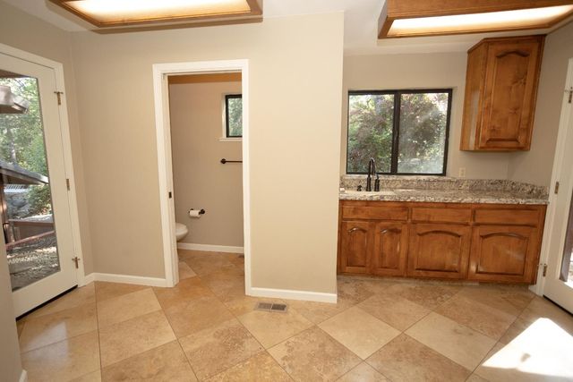 6415 Fairway Ct, Auburn, CA 95602