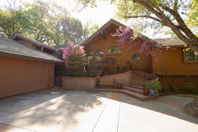 6415 Fairway Ct, Auburn, CA 95602