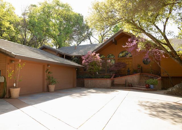 6415 Fairway Ct, Auburn, CA 95602